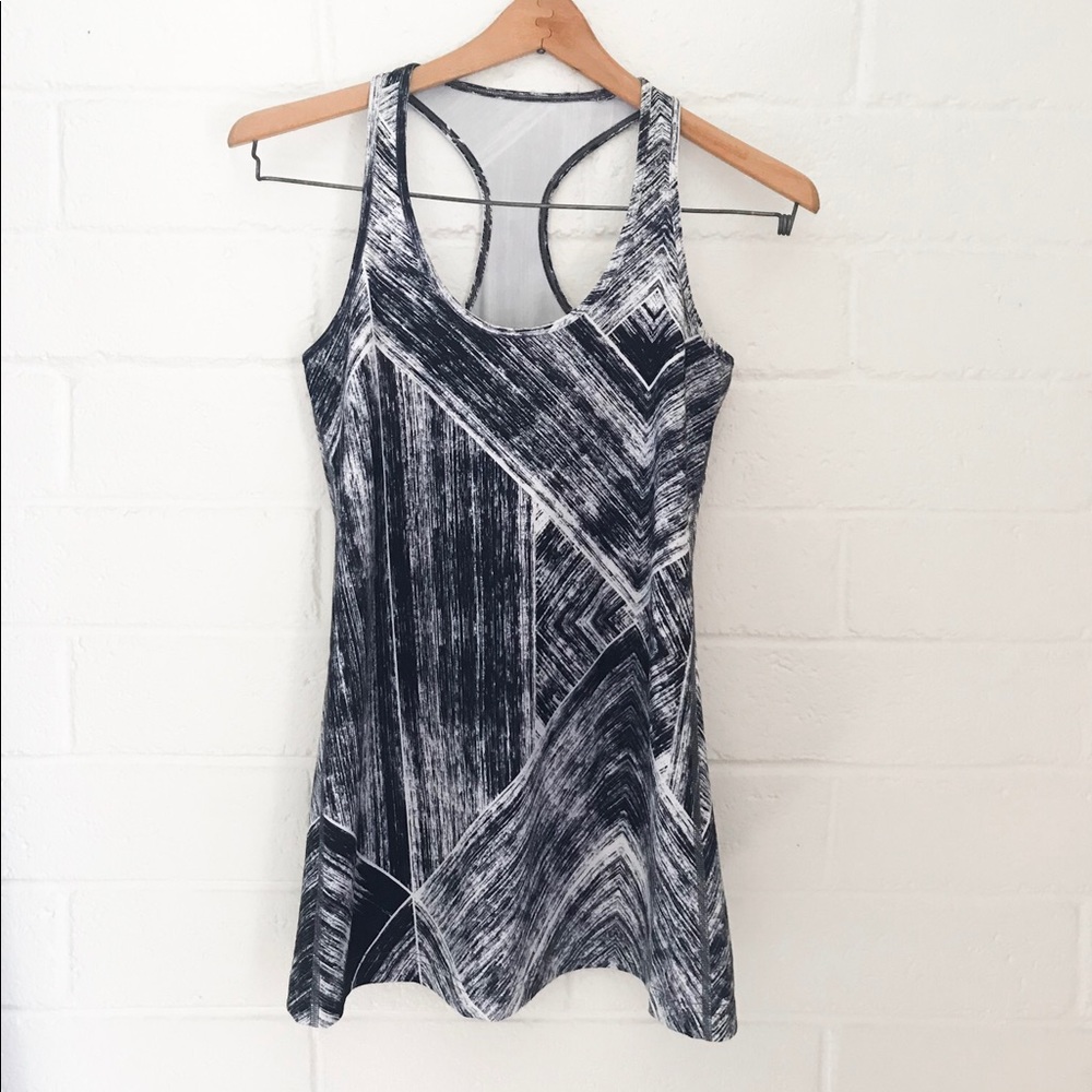 Lululemon black and white tank